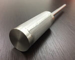 ステンレスの焼結金属をロール加工にて円筒状に成形し、突合せ溶接、両端に金具を溶接した製品です。 SUS焼結金属フィルターエレメントの溶接