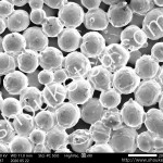 球体粉を使用した多孔質金属のSEM(走査型電子顕微鏡)画像 公称濾過精度10μmのブロンズ製多孔質焼結金属フィルター