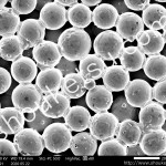 球体粉を使用した多孔質金属のSEM(走査型電子顕微鏡)画像 公称濾過精度20μmのブロンズ製多孔質焼結金属フィルター