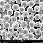 球体粉を使用した多孔質金属のSEM(走査型電子顕微鏡)画像 公称濾過精度5μmのブロンズ製多孔質焼結金属フィルター